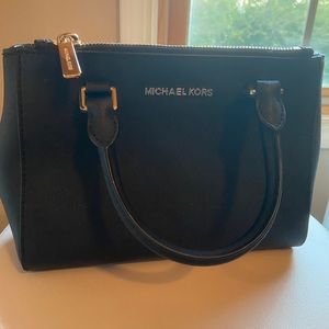Black micheal kors purse
